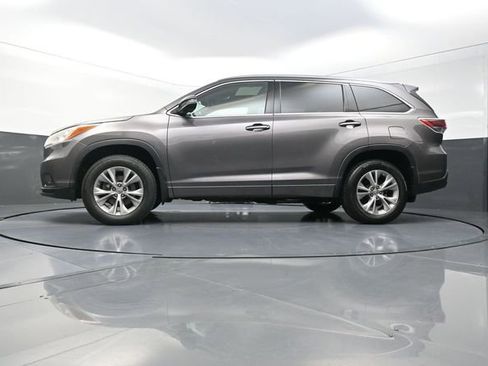 Used 2015 Toyota Highlander XLE AWD/4WD image 35