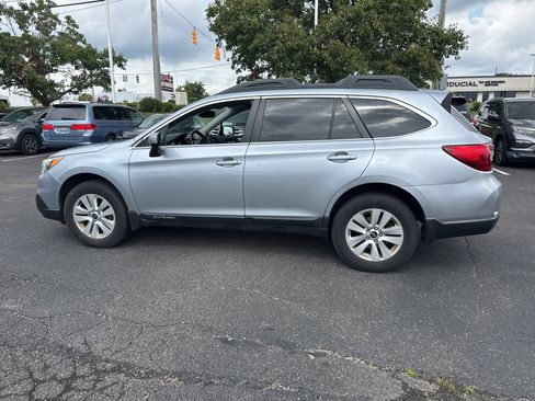 Used 2016 Subaru Outback 2.5i Premium w/ Popular Package #2 AWD/4WD image 2