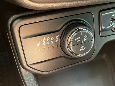Used 2018 Jeep Renegade Trailhawk AWD/4WD image 32