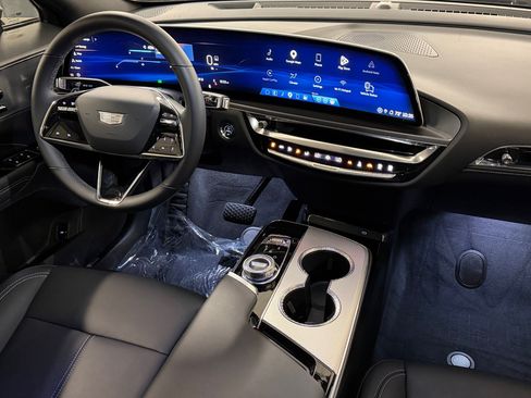 Used 2024 Cadillac Lyriq Tech RWD image 4