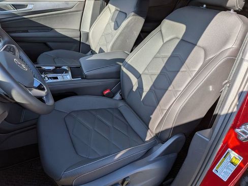 Used 2025 Volkswagen Atlas Cross Sport SE w/ Panoramic Sunroof Package image 12