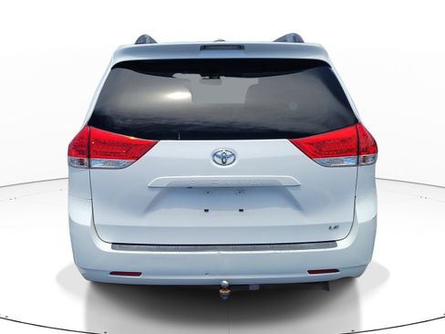Used 2012 Toyota Sienna LE FWD image 8