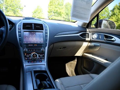 Used 2020 Lincoln MKZ Reserve w/ Luxury Package FWD image 21