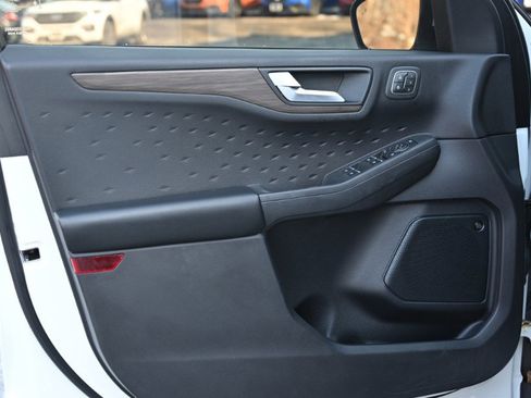 Used 2020 Ford Escape Titanium image 24