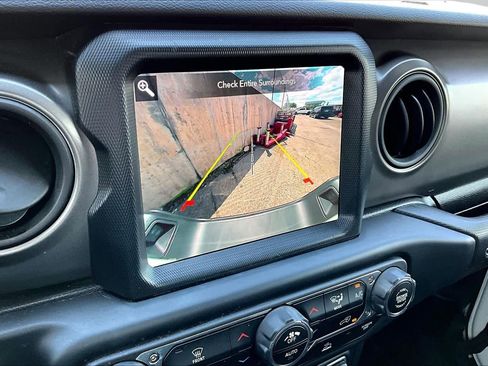 Used 2023 Jeep Gladiator Sport AWD/4WD image 29