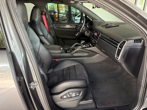 Used 2021 Porsche Cayenne GTS AWD/4WD image 33