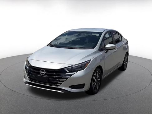 Used 2025 Nissan Versa SV FWD image 4