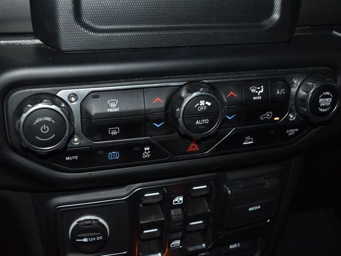 Used 2023 Jeep Wrangler Unlimited image 12