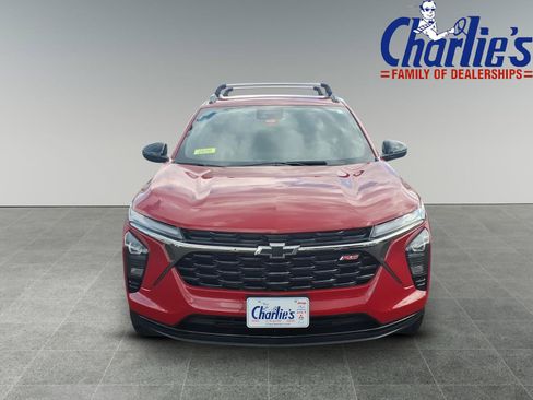 Used 2026 Chevrolet Trax RS FWD image 2