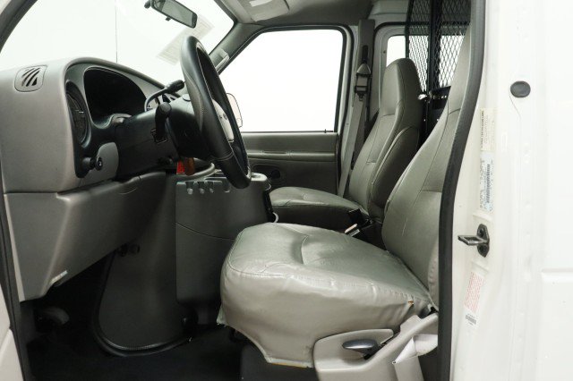 Used 2002 Ford E-150 and Econoline 150 RWD image 8