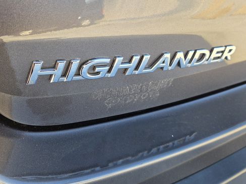Used 2017 Toyota Highlander SE AWD/4WD image 9