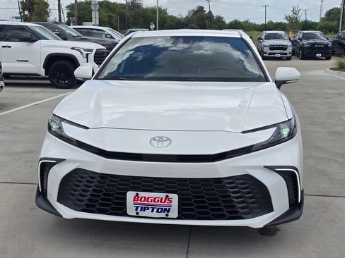 Used 2025 Toyota Camry SE w/ Convenience Package FWD image 12