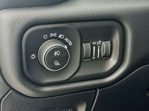 New 2026 RAM 1500 4x4 Crew Cab image 10