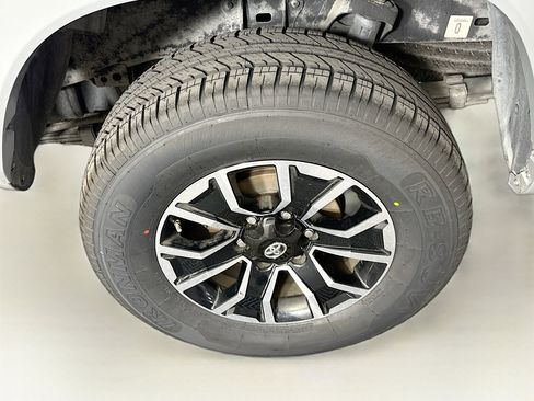 Used 2020 Toyota Tacoma TRD Sport w/ Technology Package image 11