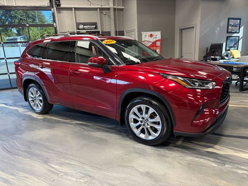 Used 2021 Toyota Highlander Limited AWD/4WD image 32