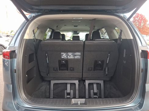 Certified 2023 Kia Carnival EX image 30