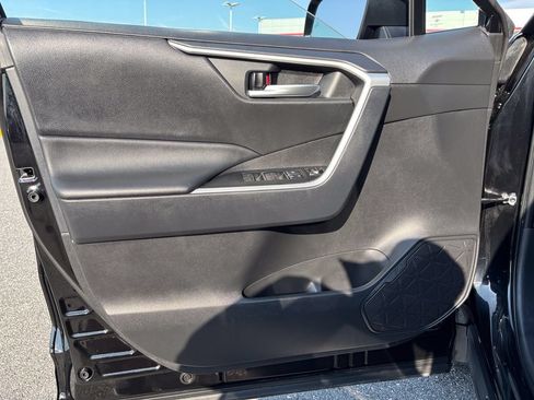 Used 2025 Toyota RAV4 XLE AWD/4WD image 16