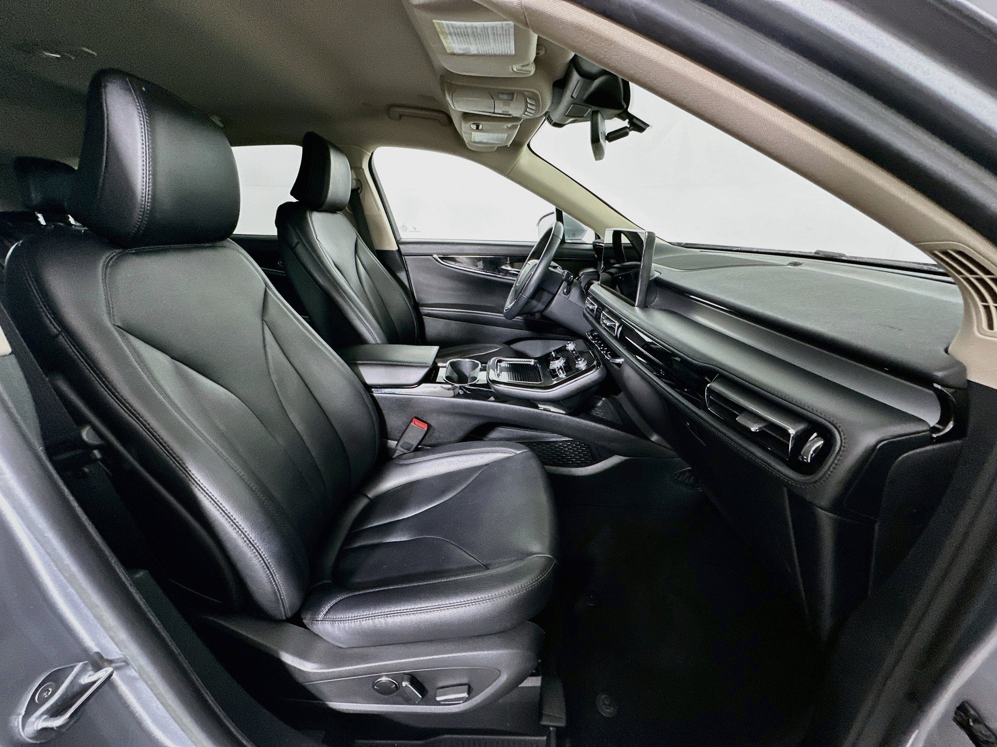 Used 2023 Lincoln Nautilus FWD w/ Premium Package image 31