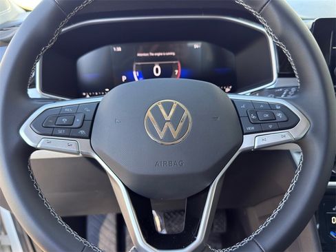 New 2026 Volkswagen Taos SE image 11