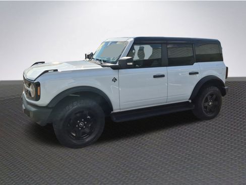 Used 2025 Ford Bronco Outer Banks image 2