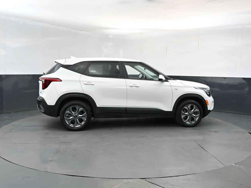 Used 2025 Kia Seltos LX AWD/4WD image 6