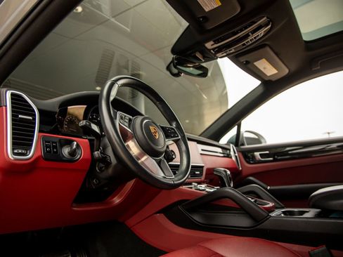 Certified 2021 Porsche Cayenne S AWD/4WD image 4