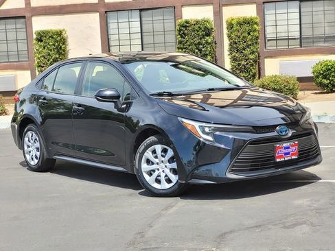 Used 2024 Toyota Corolla LE image 2