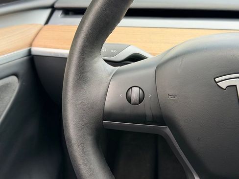 Used 2024 Tesla Model Y Long Range AWD/4WD image 42