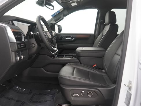 Used 2025 GMC Yukon Denali AWD/4WD image 26
