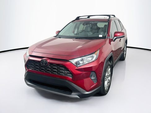 Used 2019 Toyota RAV4 Limited FWD image 3