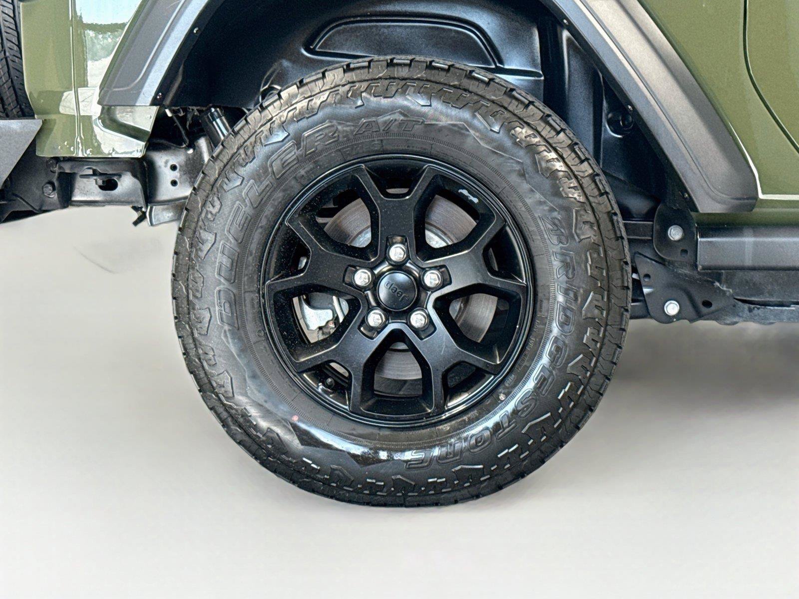 Used 2023 Jeep Wrangler Sport AWD/4WD image 31