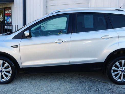 Used 2017 Ford Escape Titanium image 3