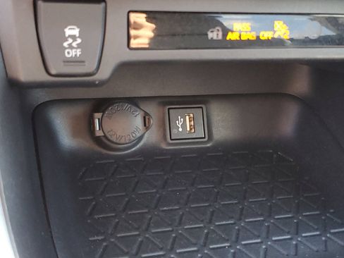 Certified 2024 Toyota RAV4 XLE AWD/4WD image 29