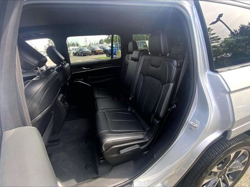Certified 2023 Jeep Grand Cherokee L Overland AWD/4WD image 17