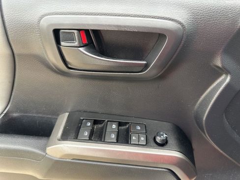 Used 2022 Toyota Tacoma SR5 RWD image 18