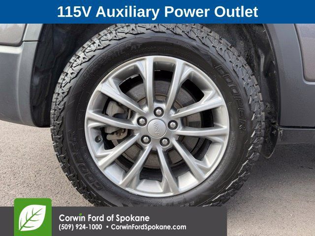 Used 2019 Jeep Cherokee Latitude Plus w/ Comfort/Convenience Group AWD/4WD image 9