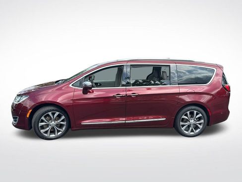 Used 2018 Chrysler Pacifica Limited w/ Tire & Wheel Group FWD image 4