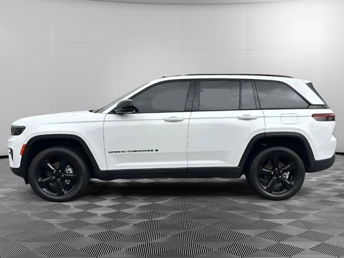 Used 2023 Jeep Grand Cherokee Altitude image 5