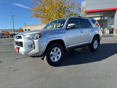 Used 2024 Toyota 4Runner SR5 Premium image 5