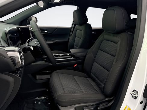 Used 2025 Chevrolet Equinox LT FWD image 11