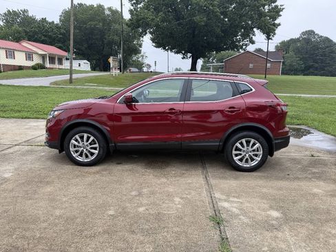 Used 2020 Nissan Rogue Sport SV FWD image 4