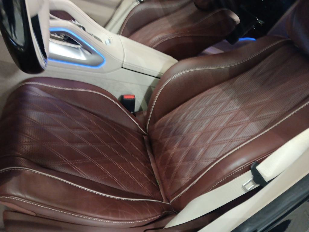 Used 2025 Mercedes-Benz Maybach GLS 600 4MATIC image 6