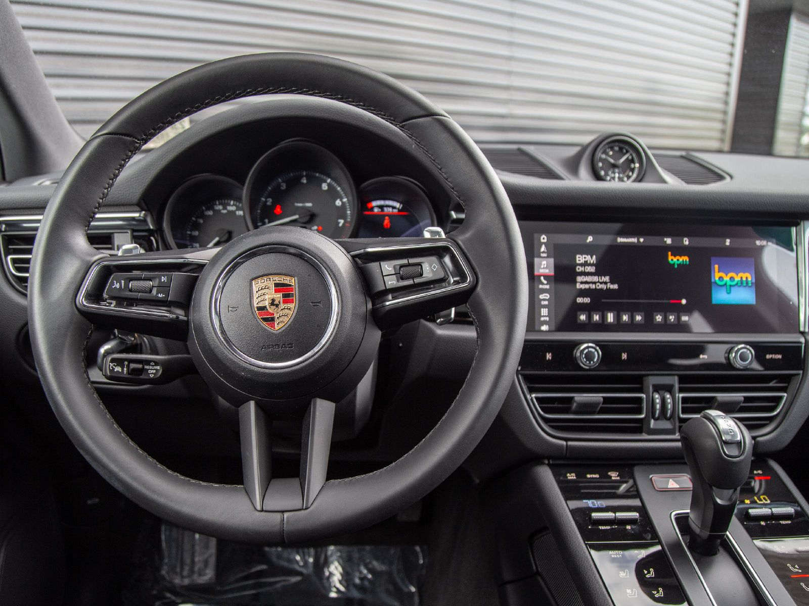 Certified 2026 Porsche Macan AWD/4WD image 8