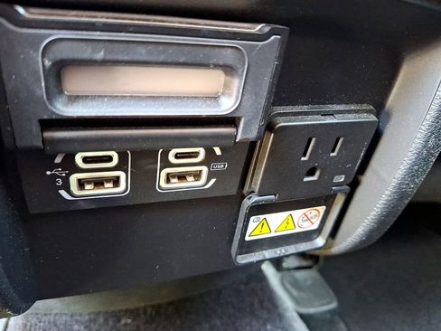 Used 2019 Jeep Cherokee Limited AWD/4WD image 11