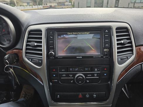 Used 2013 Jeep Grand Cherokee Limited image 11