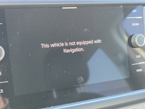 Used 2024 Volkswagen Taos SE image 3