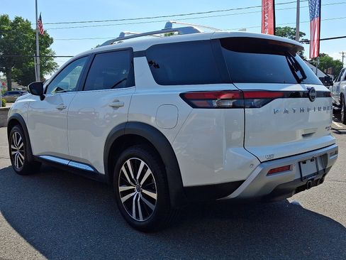 Certified 2024 Nissan Pathfinder Platinum AWD/4WD image 4