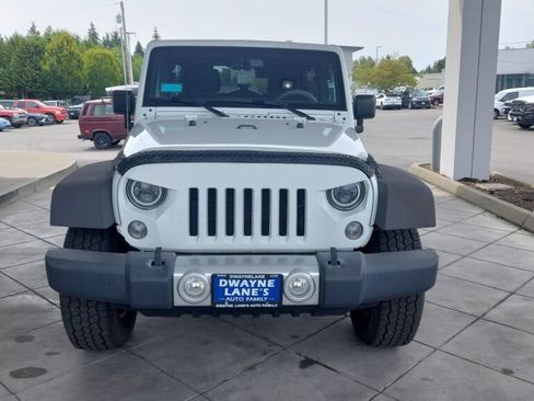 Used 2015 Jeep Wrangler Unlimited Sahara w/ Connectivity Group AWD/4WD image 2
