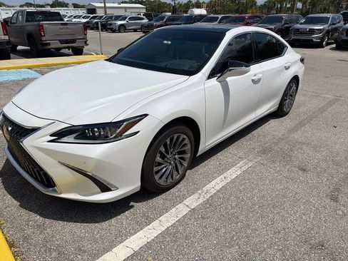 Used 2024 Lexus ES 350 w/ Technology Package FWD image 2
