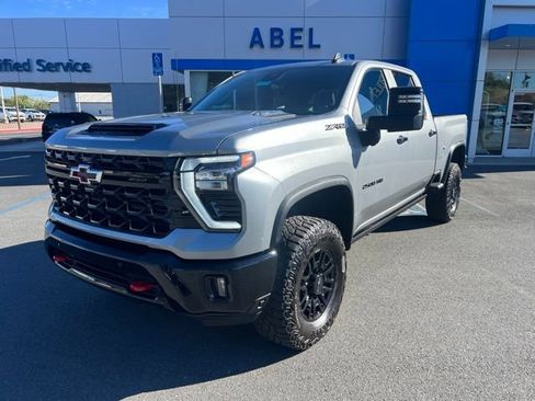Used 2025 Chevrolet Silverado 2500 ZR2 w/ Technology Package AWD/4WD image 2